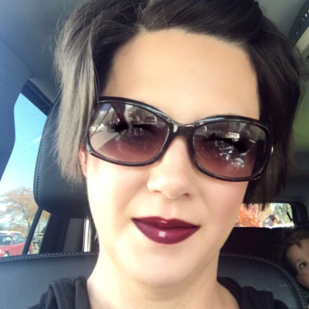 Meet your Posher, Adrienne